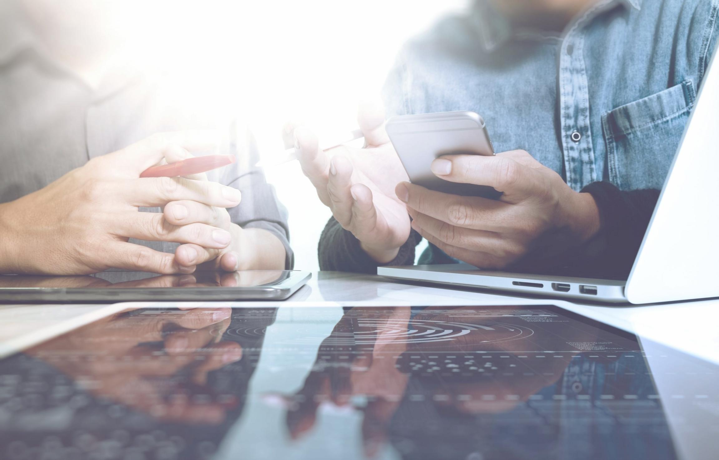 Professionelle Seminarumgebung mit modernen Arbeitsplätzen